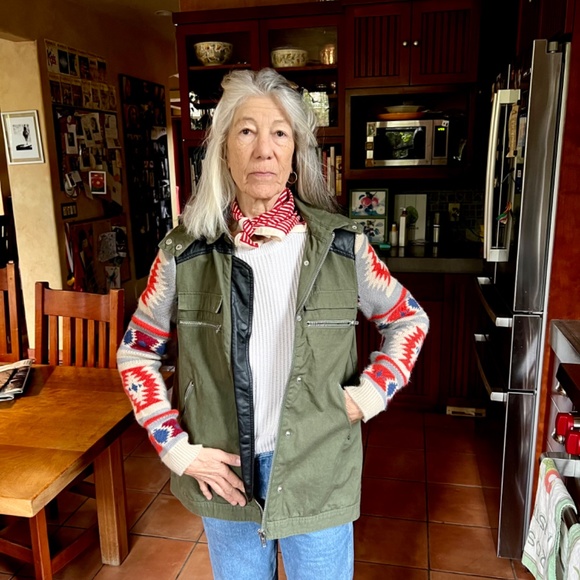 Women’s Jacket - Picture 2 of 6